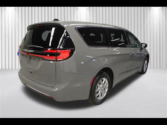 2024 Chrysler Pacifica Touring-L