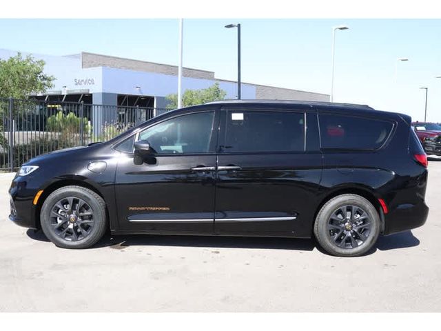 2024 Chrysler Pacifica Hybrid Road Tripper