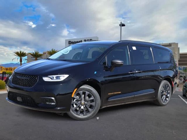 2024 Chrysler Pacifica Hybrid Road Tripper