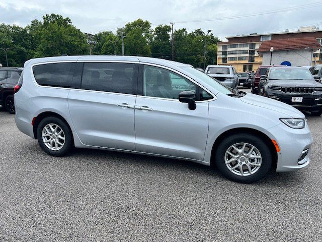 2024 Chrysler Pacifica Touring-L