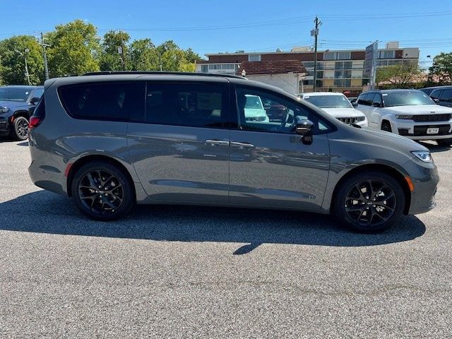 2024 Chrysler Pacifica Touring-L