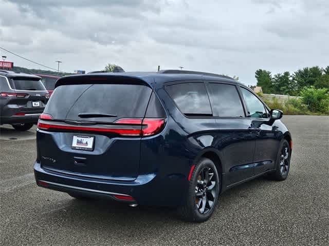 2024 Chrysler Pacifica Touring-L