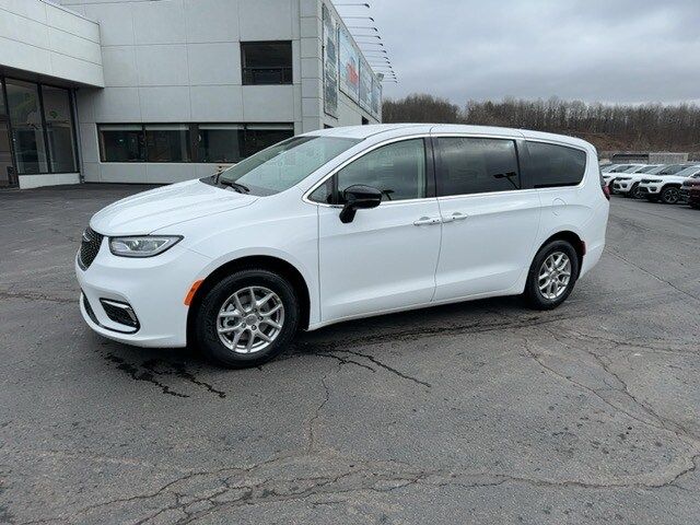 2024 Chrysler Pacifica Touring-L