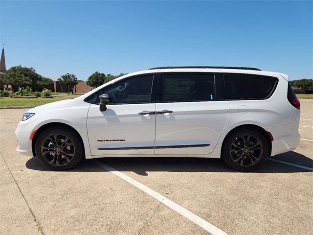 2024 Chrysler Pacifica Touring-L