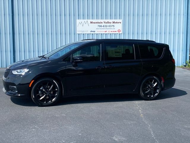 2024 Chrysler Pacifica Touring-L