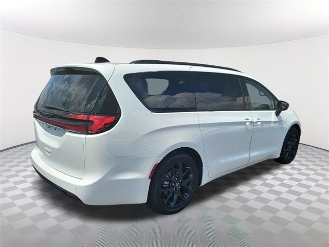 2024 Chrysler Pacifica Touring-L