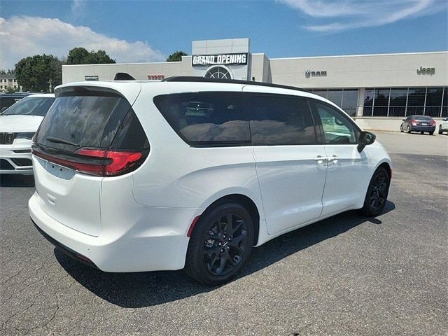 2024 Chrysler Pacifica Touring-L