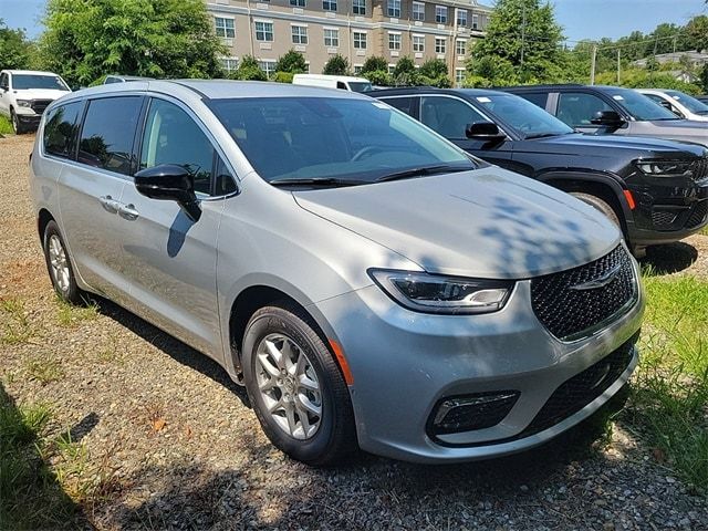 2024 Chrysler Pacifica Touring-L