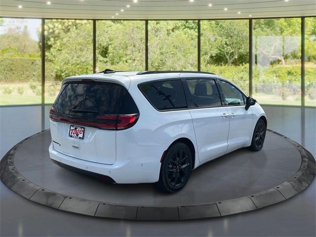 2024 Chrysler Pacifica Touring-L