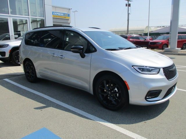 2024 Chrysler Pacifica Touring-L