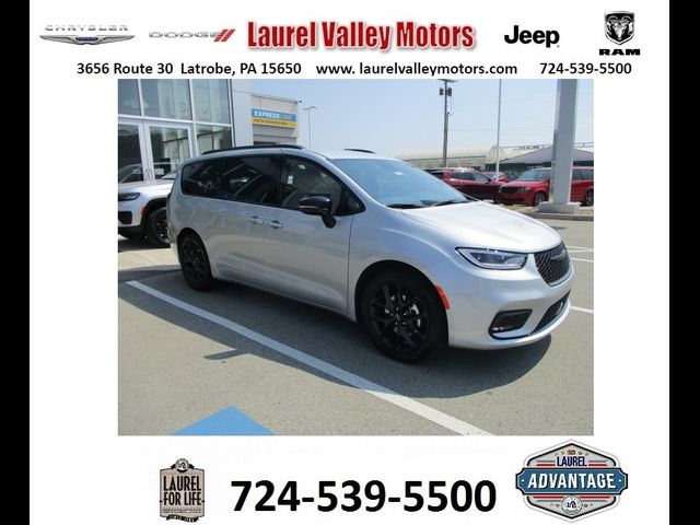 2024 Chrysler Pacifica Touring-L