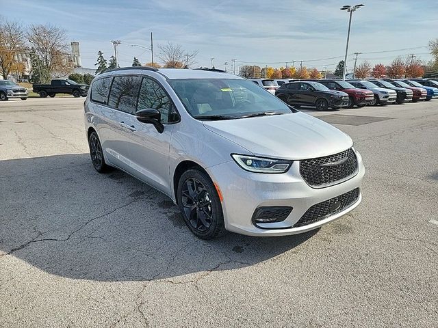 2024 Chrysler Pacifica Touring-L