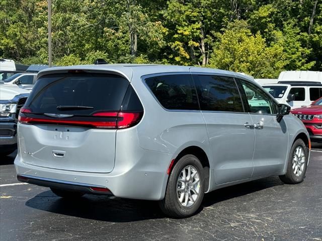 2024 Chrysler Pacifica Touring-L