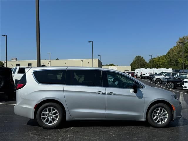 2024 Chrysler Pacifica Touring-L