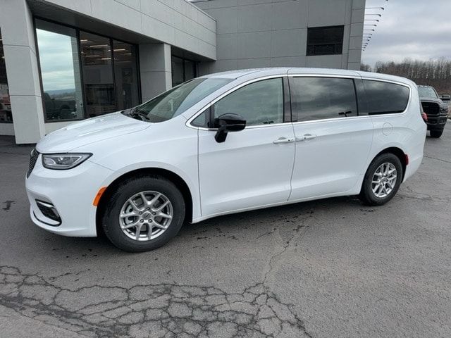 2024 Chrysler Pacifica Touring-L