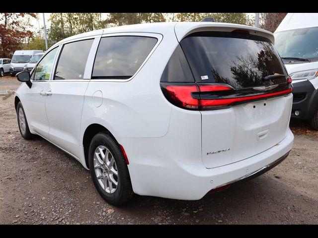 2024 Chrysler Pacifica Touring-L