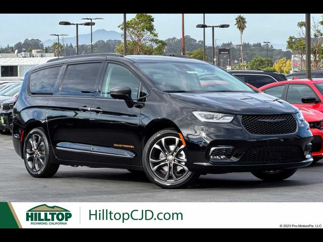 2024 Chrysler Pacifica Touring-L