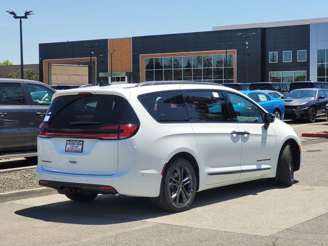 2024 Chrysler Pacifica Touring-L