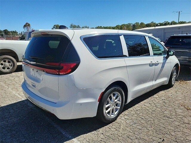 2024 Chrysler Pacifica Touring-L