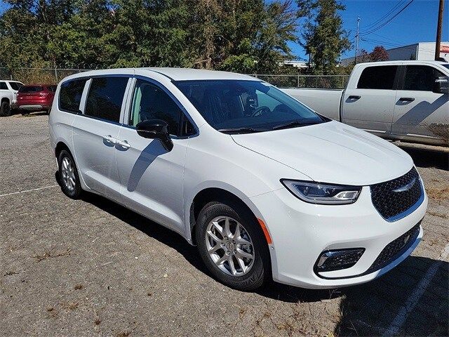 2024 Chrysler Pacifica Touring-L