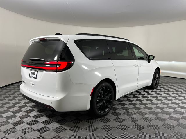 2024 Chrysler Pacifica Touring-L