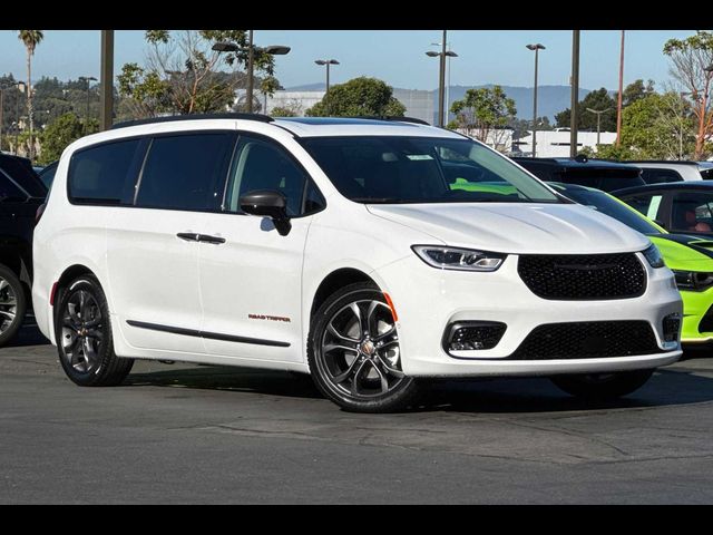 2024 Chrysler Pacifica Touring-L