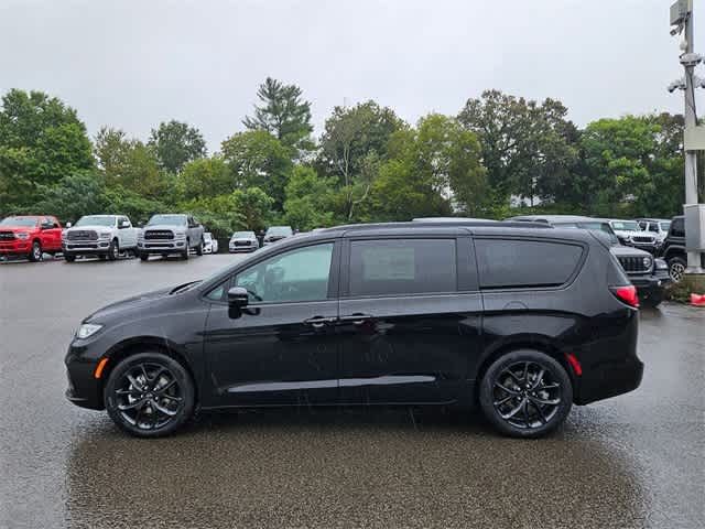 2024 Chrysler Pacifica Touring-L