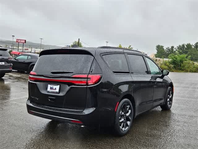 2024 Chrysler Pacifica Touring-L