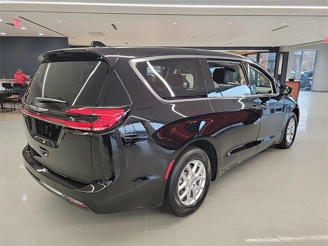 2024 Chrysler Pacifica Touring-L