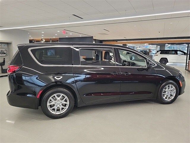 2024 Chrysler Pacifica Touring-L