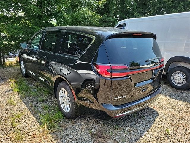 2024 Chrysler Pacifica Touring-L