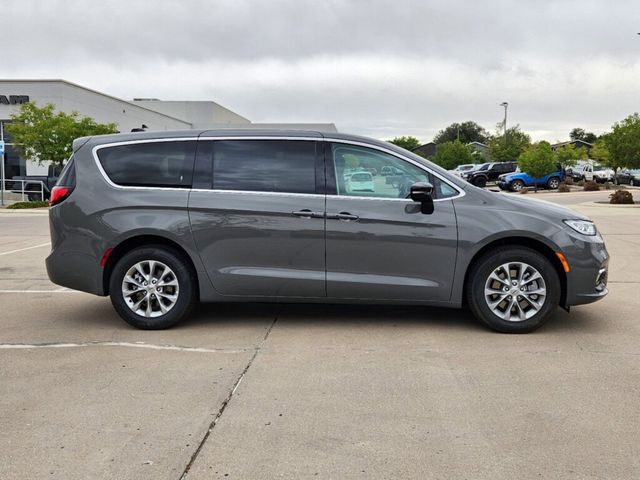 2024 Chrysler Pacifica Touring-L