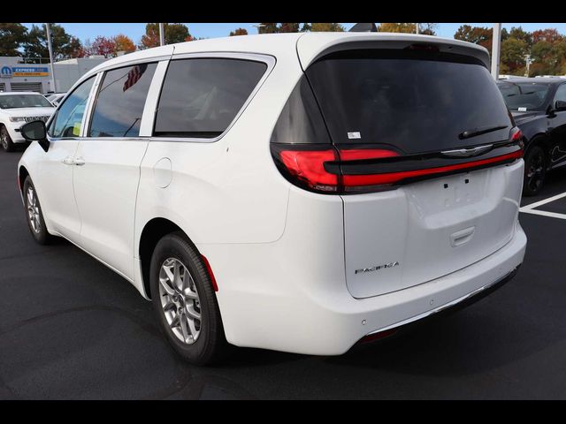 2024 Chrysler Pacifica Touring-L