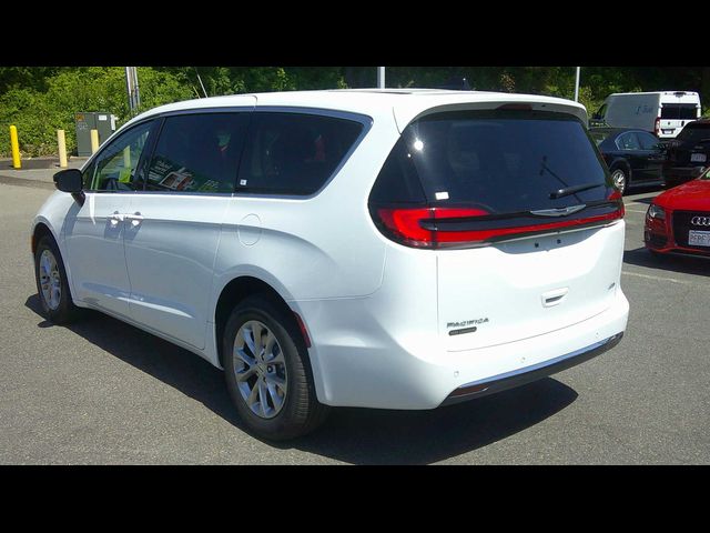 2024 Chrysler Pacifica Touring-L