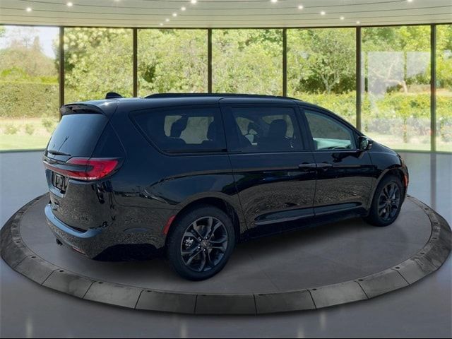 2024 Chrysler Pacifica Touring-L