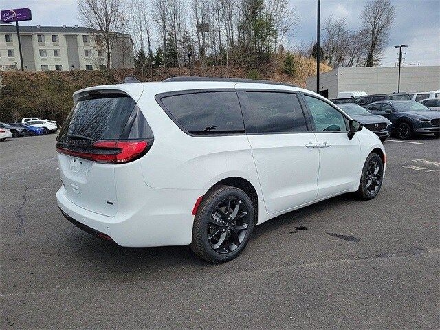 2024 Chrysler Pacifica Touring-L