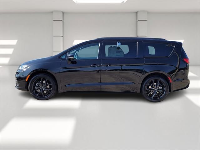 2024 Chrysler Pacifica Touring-L