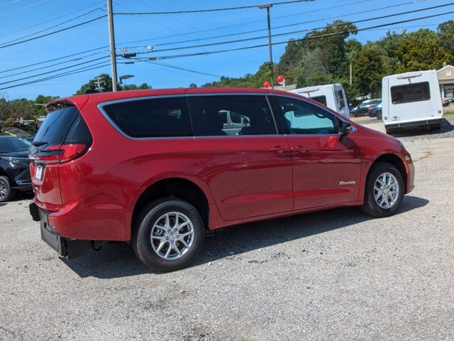 2024 Chrysler Pacifica Touring