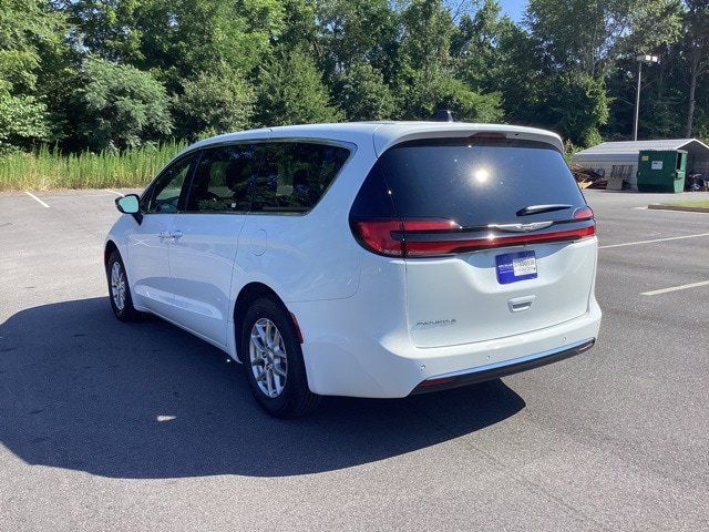 2024 Chrysler Pacifica Touring