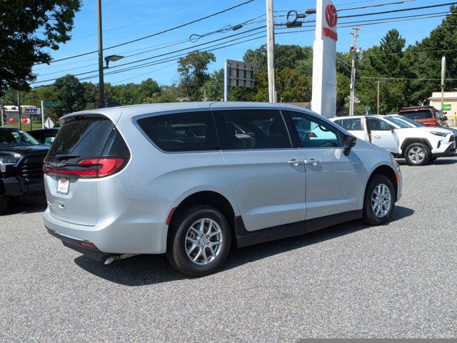 2024 Chrysler Pacifica Touring