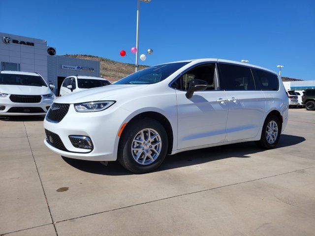 2024 Chrysler Pacifica Touring