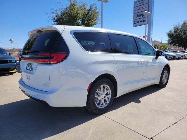 2024 Chrysler Pacifica Touring