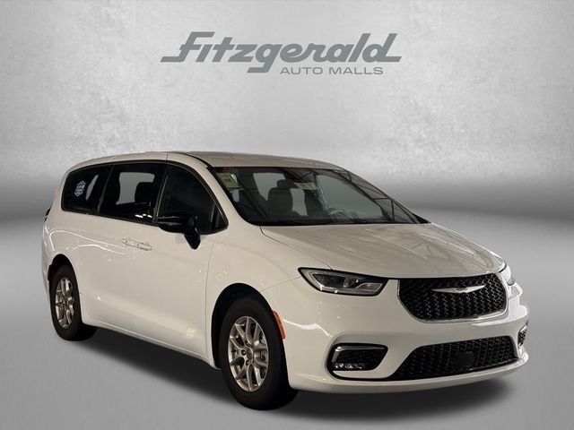 2024 Chrysler Pacifica Touring