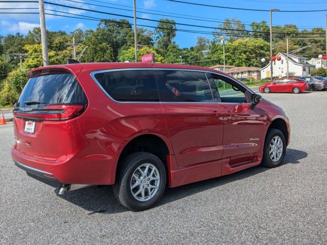 2024 Chrysler Pacifica Touring