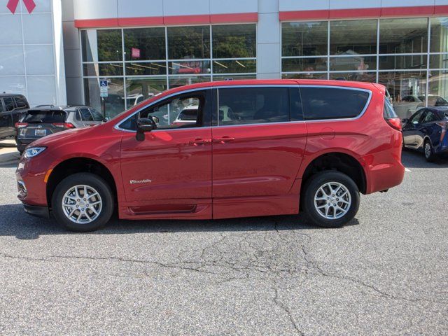 2024 Chrysler Pacifica Touring