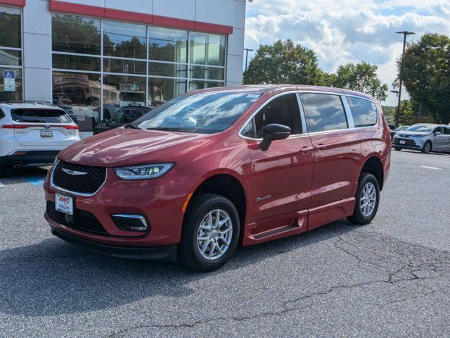 2024 Chrysler Pacifica Touring