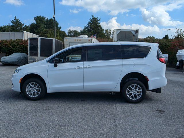 2024 Chrysler Pacifica Touring