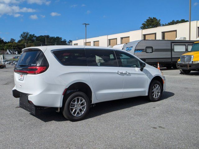 2024 Chrysler Pacifica Touring