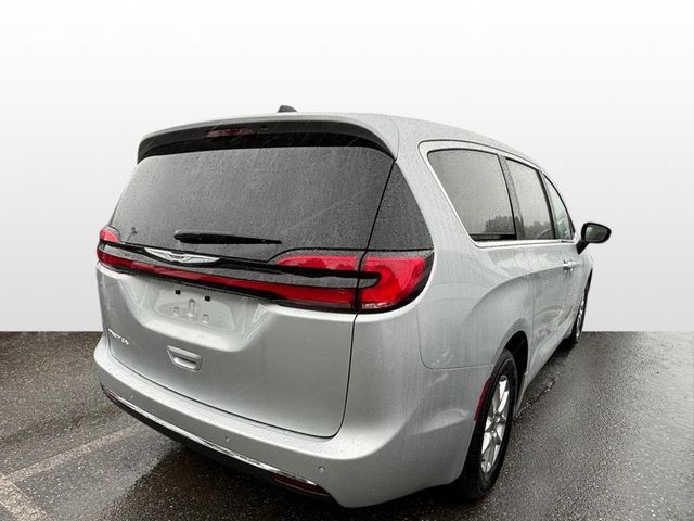 2024 Chrysler Pacifica Touring