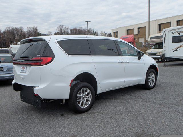 2024 Chrysler Pacifica Touring